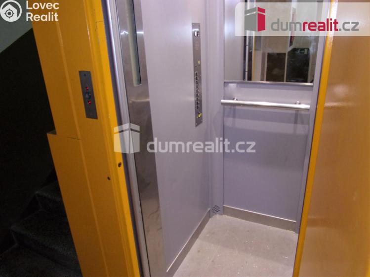 Pronájem bytu 2+1 Karlovy Vary, Charkovská č. 24