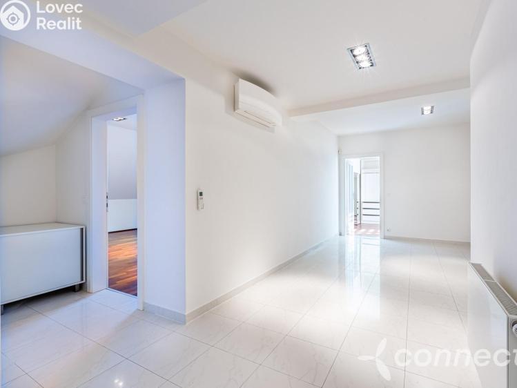 Продажа нестандартной квартиры Praha, Wuchterlova č. 9