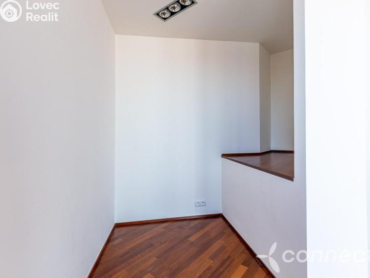 Продажа нестандартной квартиры Praha, Wuchterlova č. 19