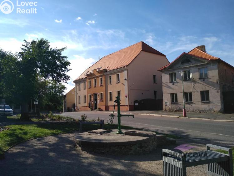 Prodej rodinného domu Žleby, Zámecké náměstí 6 č. 14