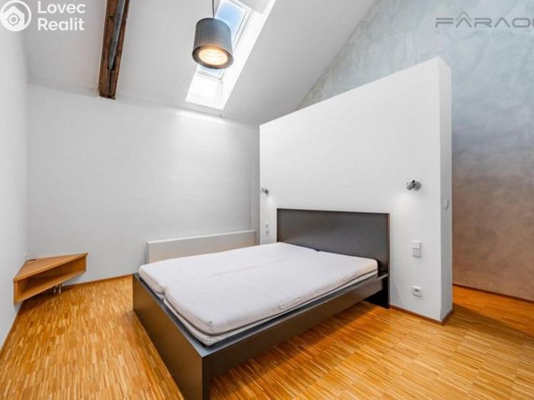 Pronájem bytu 3+KK Praha, Na Maninách č. 9