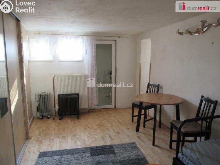 Оренда квартири 1+KK Zbuzany, V Zahradě č. 4