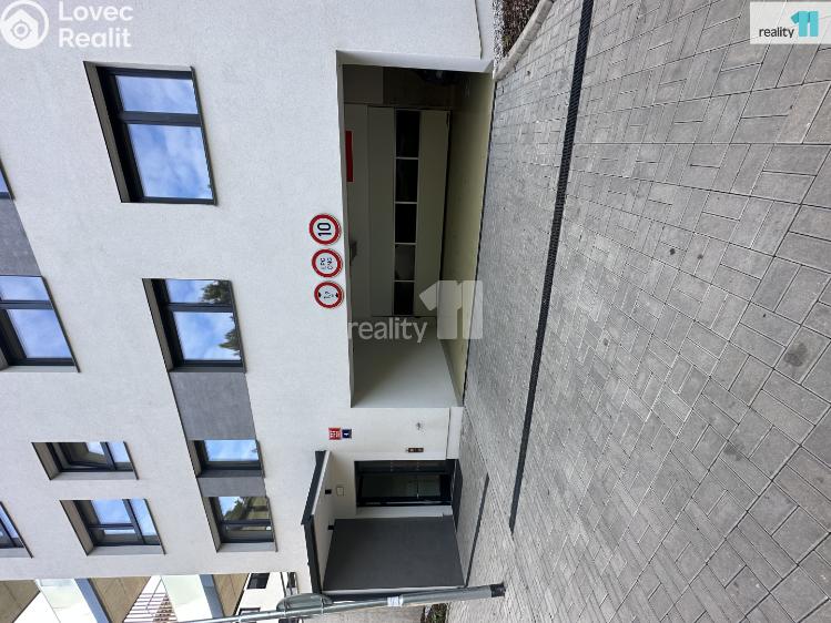 Продаж квартири 2+KK Praha 10, Azzoniho č. 15