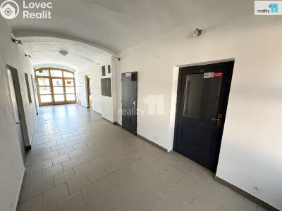 Оренда торгового приміщення Ledeč nad Sázavou, Husovo náměstí č. 5