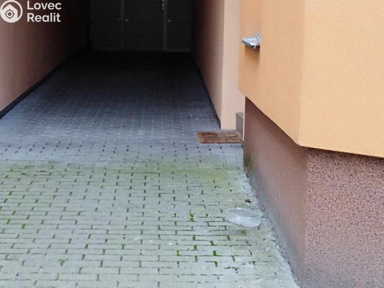 Pronájem garážového stání Prostějov, Plumlovská 431/8 č. 3