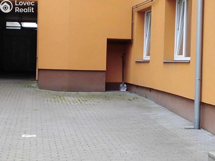 Pronájem garážového stání Prostějov, Plumlovská 431/8 č. 4