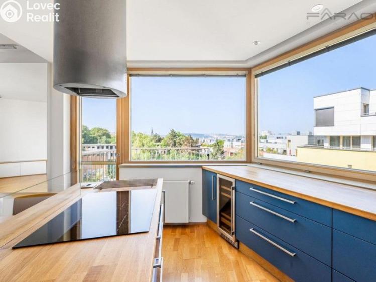 Продажа квартиры 4+KK Praha, Jeseniova č. 8