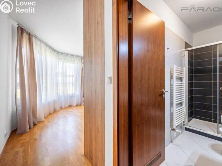 Продажа квартиры 4+KK Praha, Jeseniova č. 14