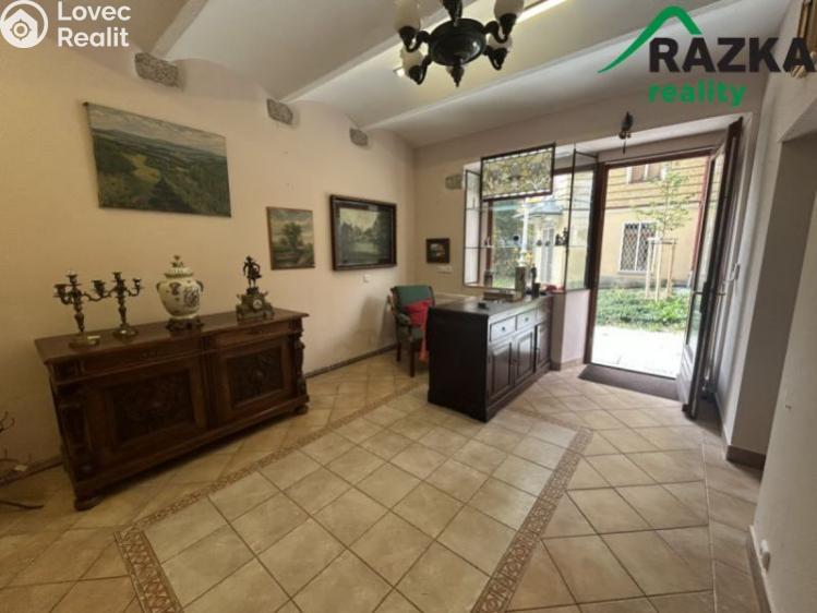 Prodej obchodního prostoru Mariánské Lázně, Ruská č. 1