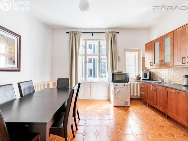 Pronájem bytu 4+1 Praha, Biskupská č. 4