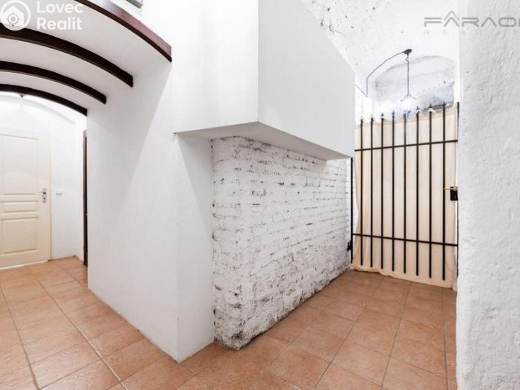 Pronájem bytu 4+1 Praha, Biskupská č. 14