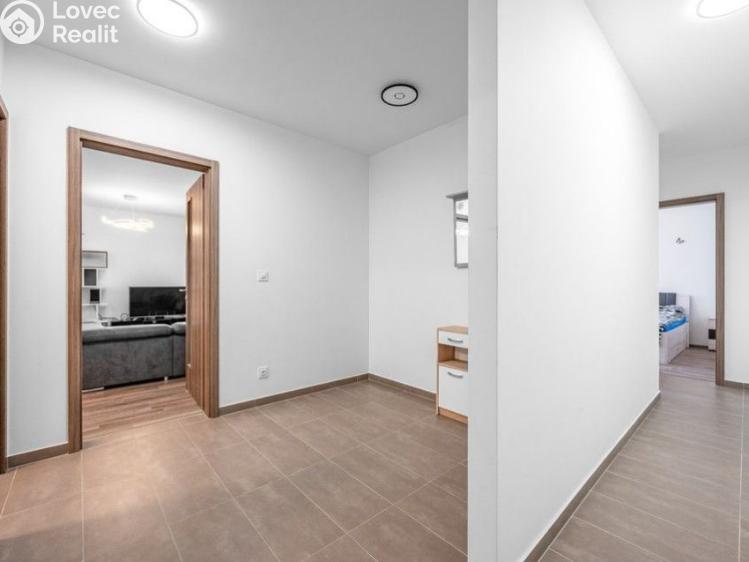 Pronájem bytu 3+KK Praha, Zvěřinova č. 10