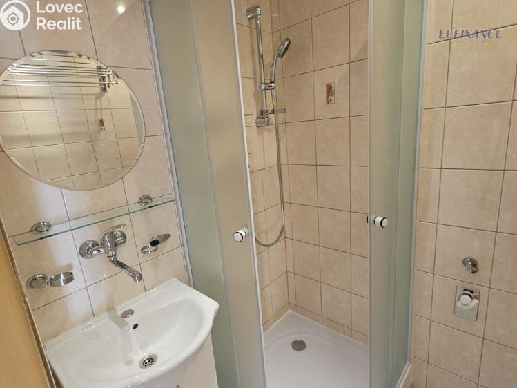 Pronájem bytu 2+1 Kralupy nad Vltavou, nám. Mládežníků 670 č. 4