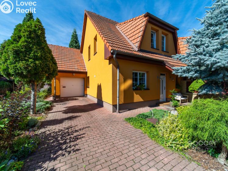 Продаж сімейного будинку Vestec, U Hřiště č. 1