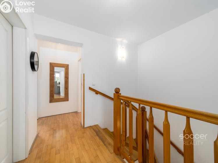 Продаж сімейного будинку Vestec, U Hřiště č. 10
