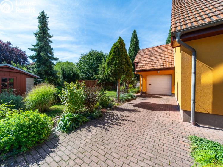 Продаж сімейного будинку Vestec, U Hřiště č. 28