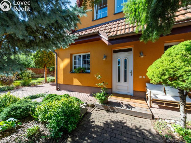 Продажа семейного дома Vestec, U Hřiště č. 29