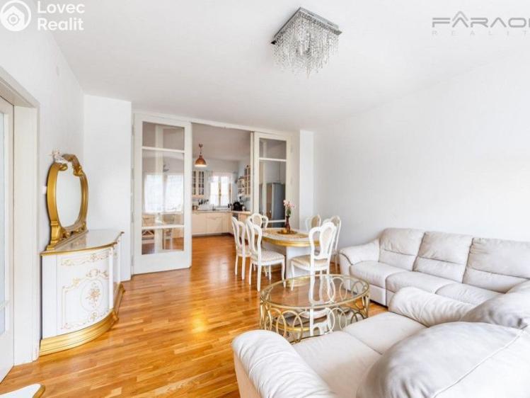 Sale apartment 4+1 Praha, Stroupežnického č. 1