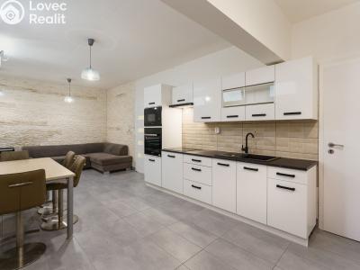 Sale apartment 2+KK Praha, Třinecká 769 č. 4