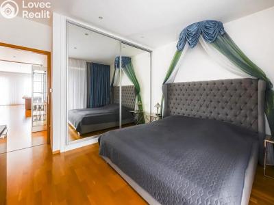 Sale apartment 3+KK Praha, Korunní č. 3