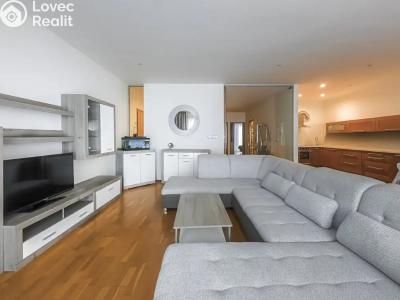 Sale apartment 3+KK Praha, Korunní č. 4