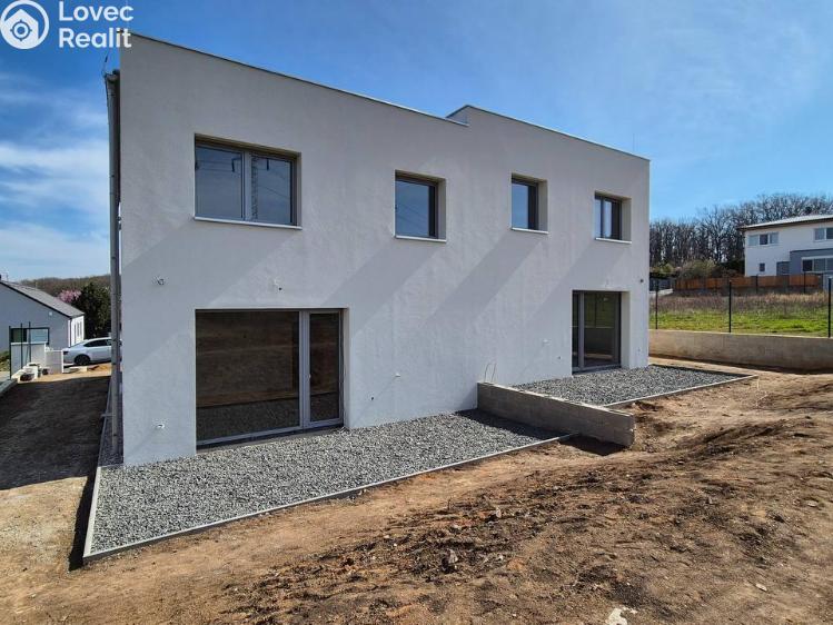 Prodej vícegeneračního domu Zdiby, Mezi Lesy č. 1