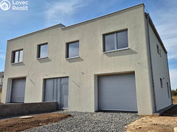 Prodej vícegeneračního domu Zdiby, Mezi Lesy č. 18