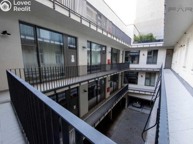 Pronájem garáže Praha, Na Valentince č. 2