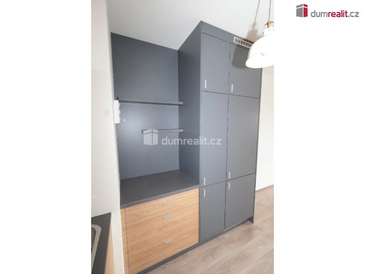 Pronájem bytu 2+KK Praha-Čakovice, Bermanova č. 31