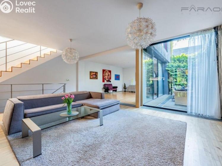 Продаж сімейного будинку Praha, Suttnerové č. 15