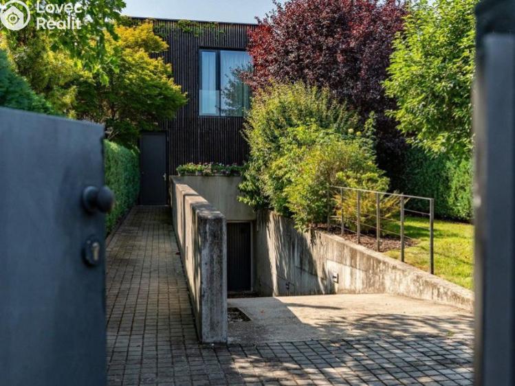 Prodej rodinného domu Praha, Suttnerové č. 11