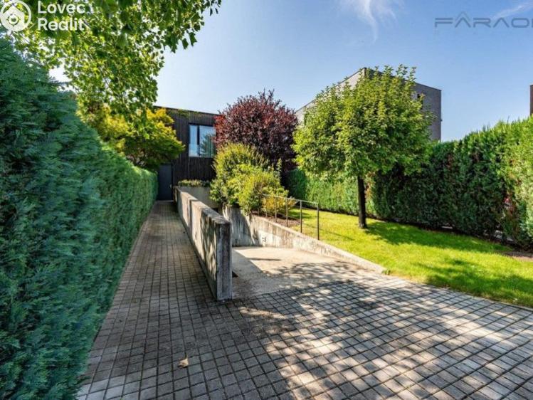 Продаж сімейного будинку Praha, Suttnerové č. 13