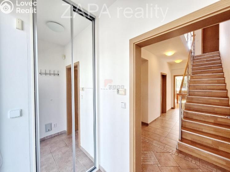 Продаж сімейного будинку Praha, Pod Nouzovem 996/30 č. 17