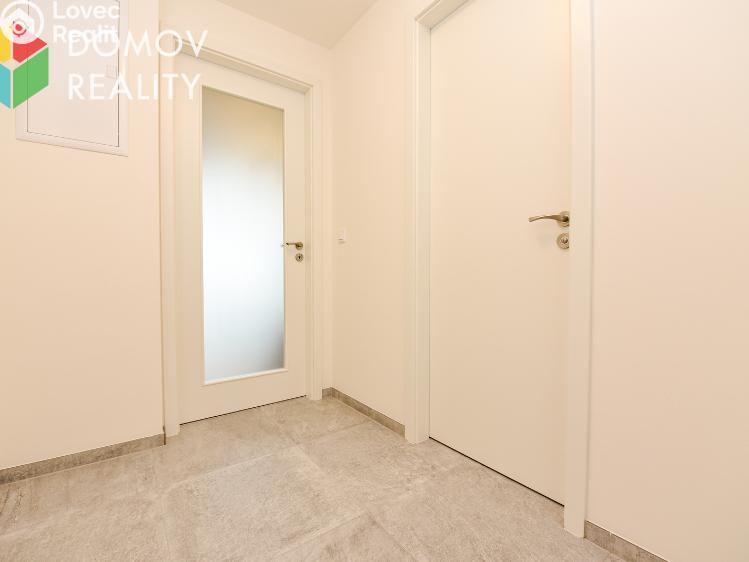 Pronájem bytu 1+KK Praha, Mezi vodami č. 7