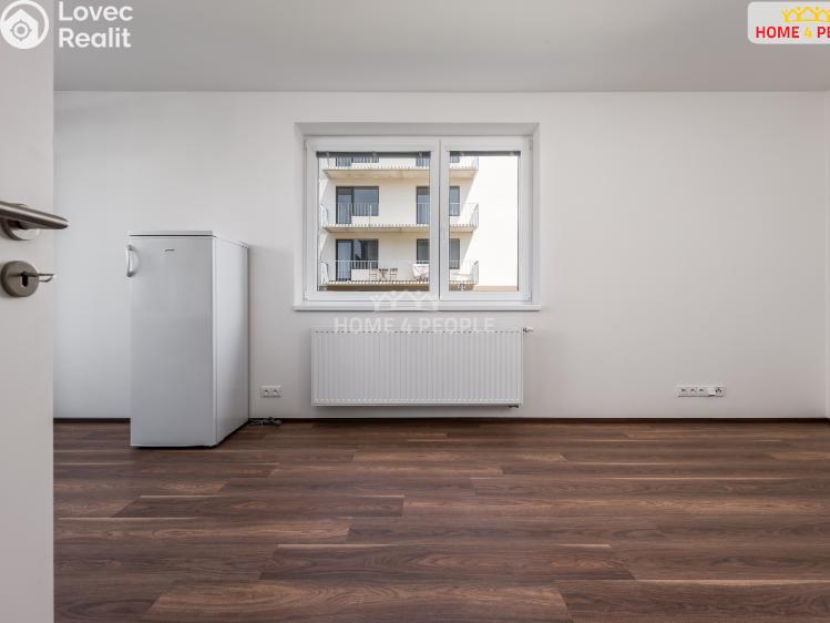 Pronájem bytu 1+KK Milovice, Armádní č. 8
