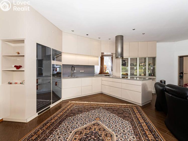 Prodej vícegeneračního domu Trnová č. 7