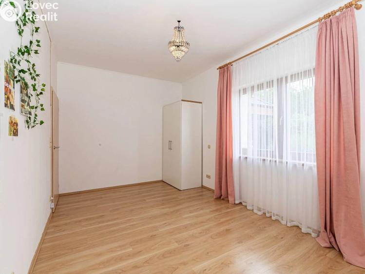 Prodej vícegeneračního domu Trnová č. 11