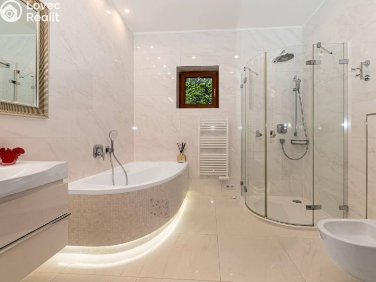 Prodej vícegeneračního domu Trnová č. 14