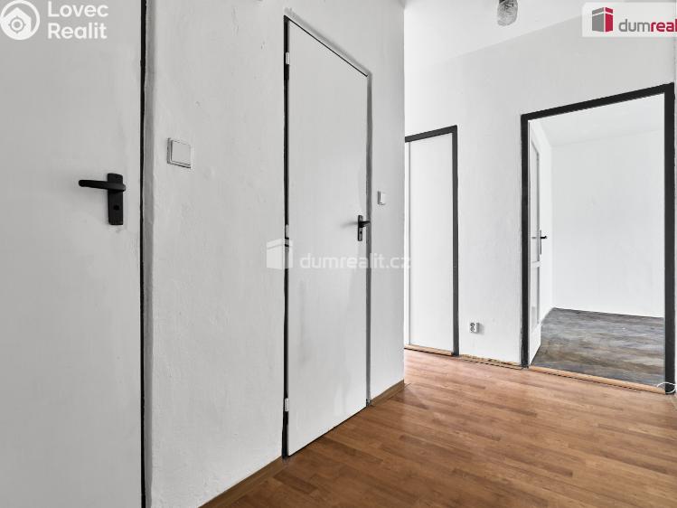 Prodej bytu 3+1 Ostrov, Kollárova č. 17