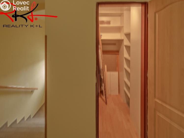 Prodej bytu 3+1 Veltrusy, Komenského č. 27