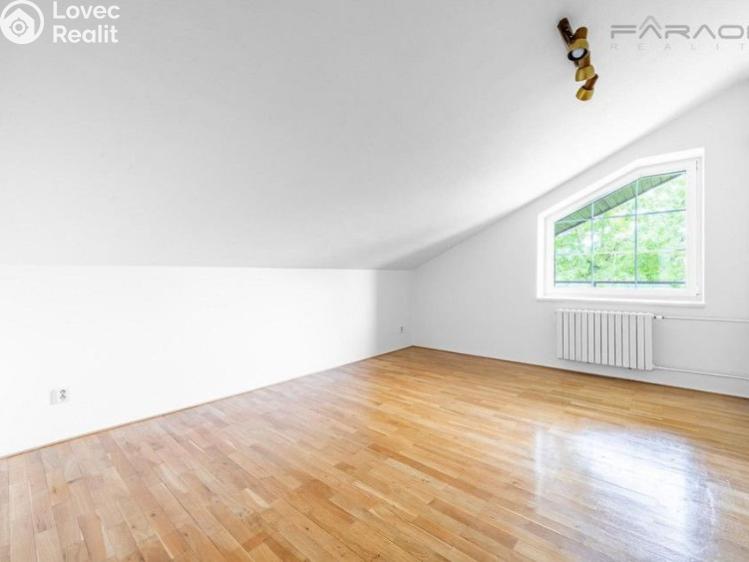 Pronájem rodinného domu Průhonice č. 12