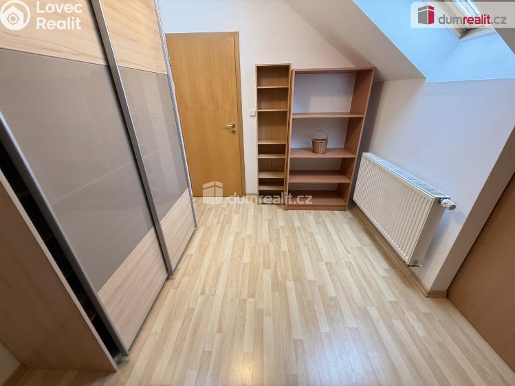Pronájem bytu 2+KK Praha-Štěrboholy, Pod valem č. 5