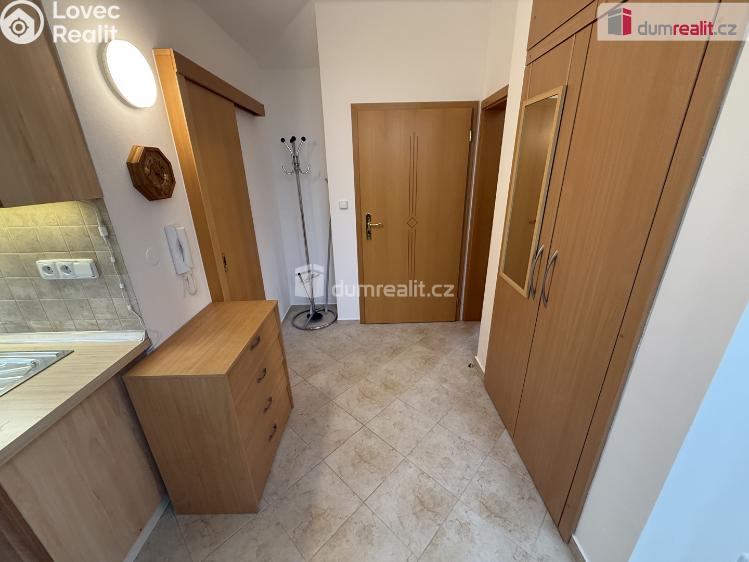 Pronájem bytu 2+KK Praha-Štěrboholy, Pod valem č. 9