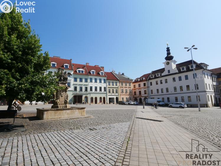 Pronájem bytu 1+KK Hradec Králové, Malé náměstí č. 10