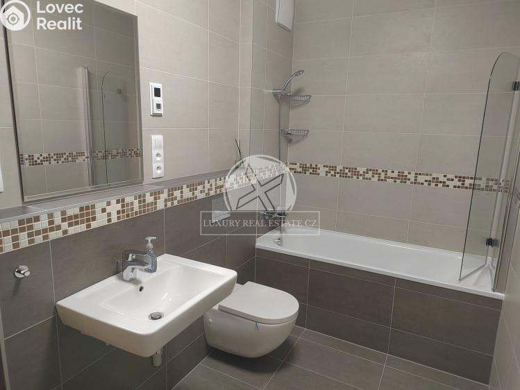 Prodej bytu 3+KK Praha, Zvěřinova 3452/1 č. 8