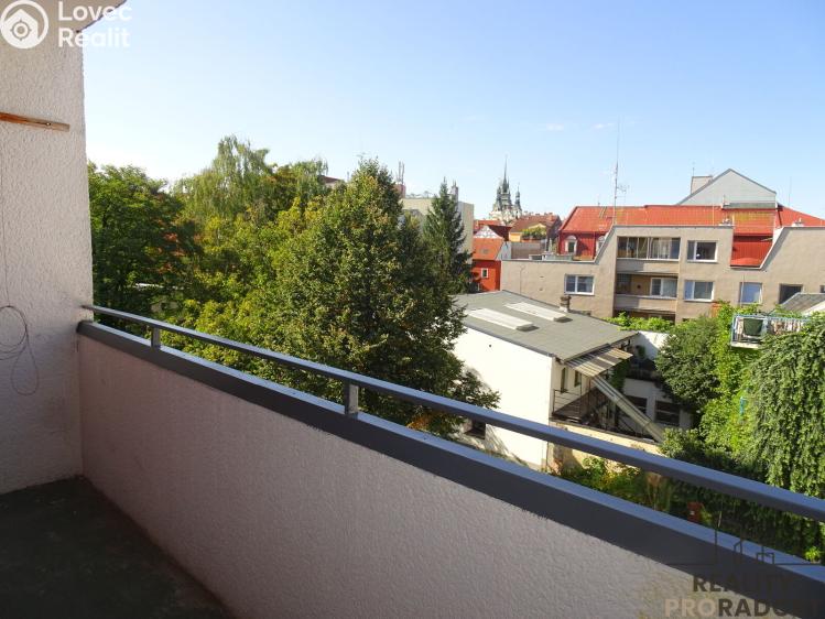 Pronájem bytu 3+1 Pardubice, Bělobranské náměstí č. 17