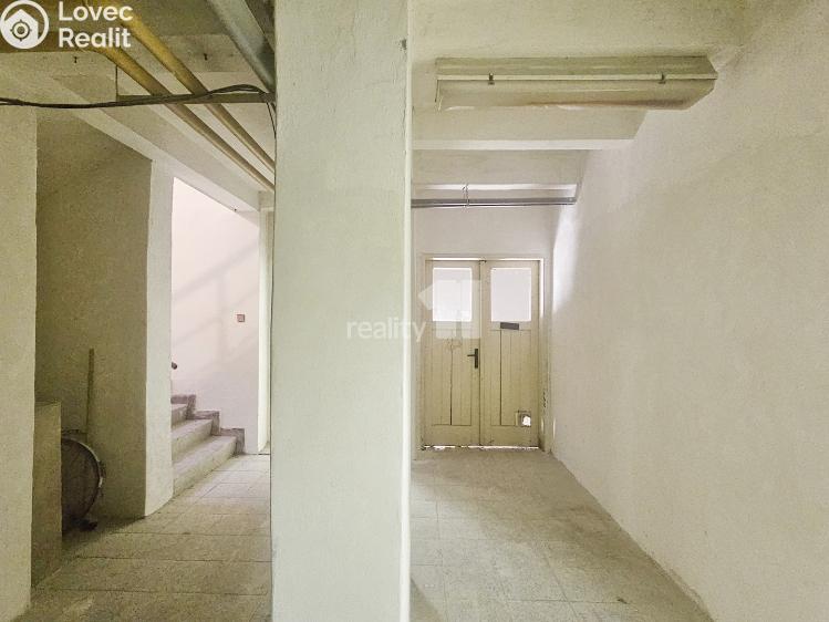 Pronájem obchodního prostoru Chvaletice, 9. května č. 4