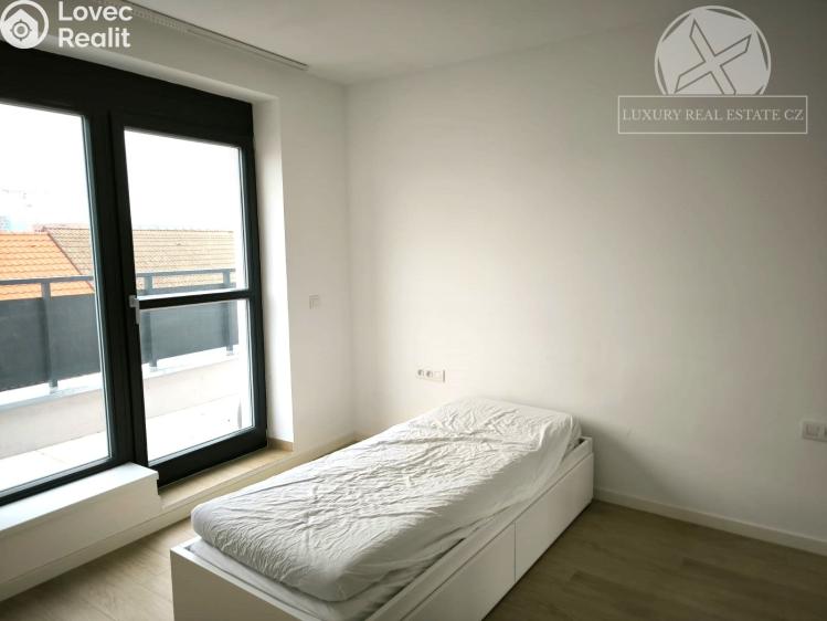 Prodej bytu 2+KK Praha, Kolmá č. 1