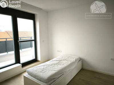 Sale apartment 2+KK Praha, Kolmá č. 2
