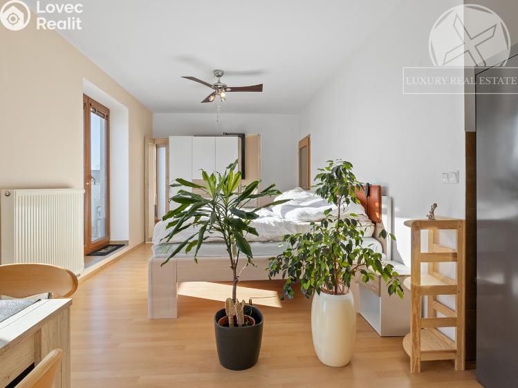 Prodej bytu 1+KK Zbuzany, Lomená č. 1